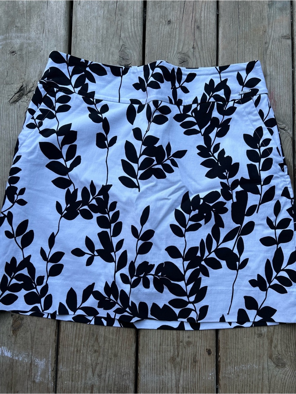 S.C. & Co Leaf-Print Skort • 12